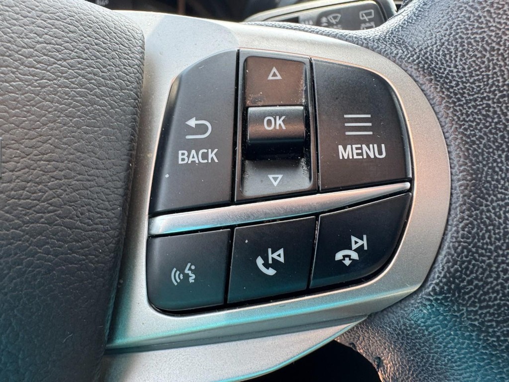 Ford Explorer Vehicle Full-screen Gallery Image 18