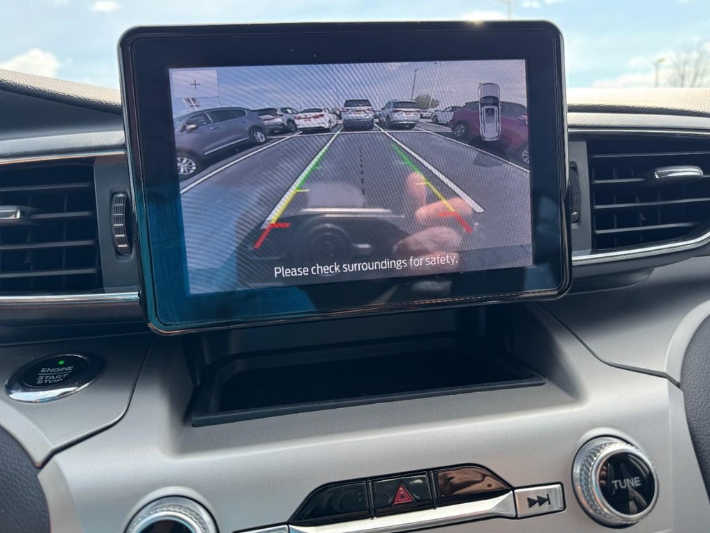 Ford Explorer Vehicle Full-screen Gallery Image 22