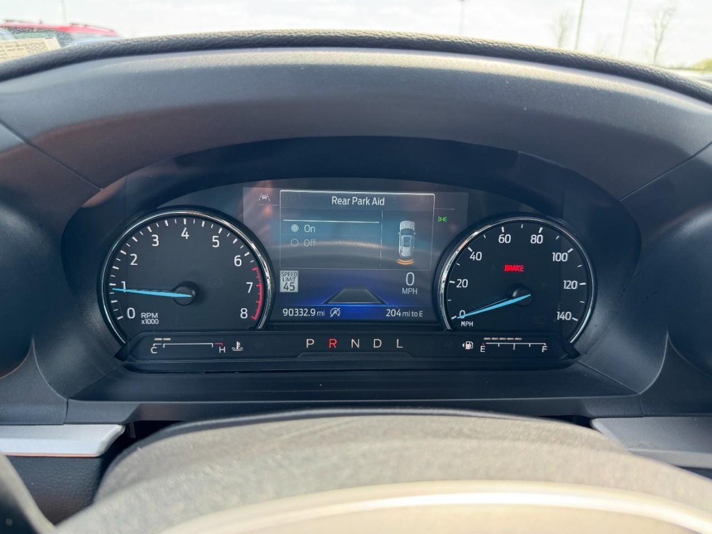 Ford Explorer Vehicle Full-screen Gallery Image 24