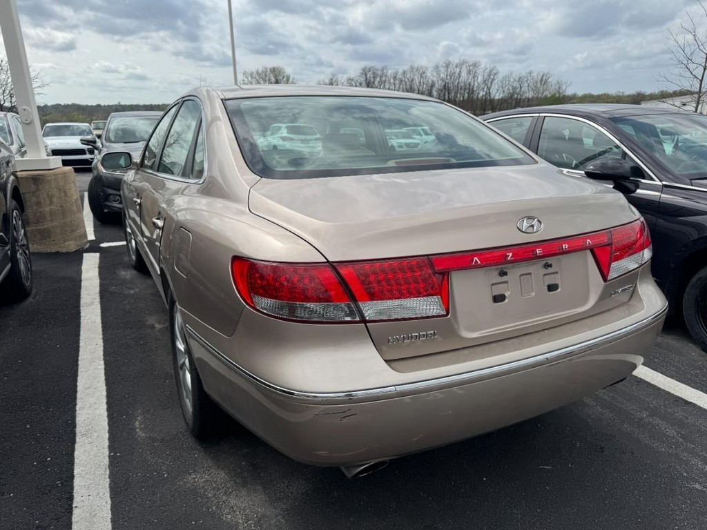 Hyundai Azera Vehicle Full-screen Gallery Image 04