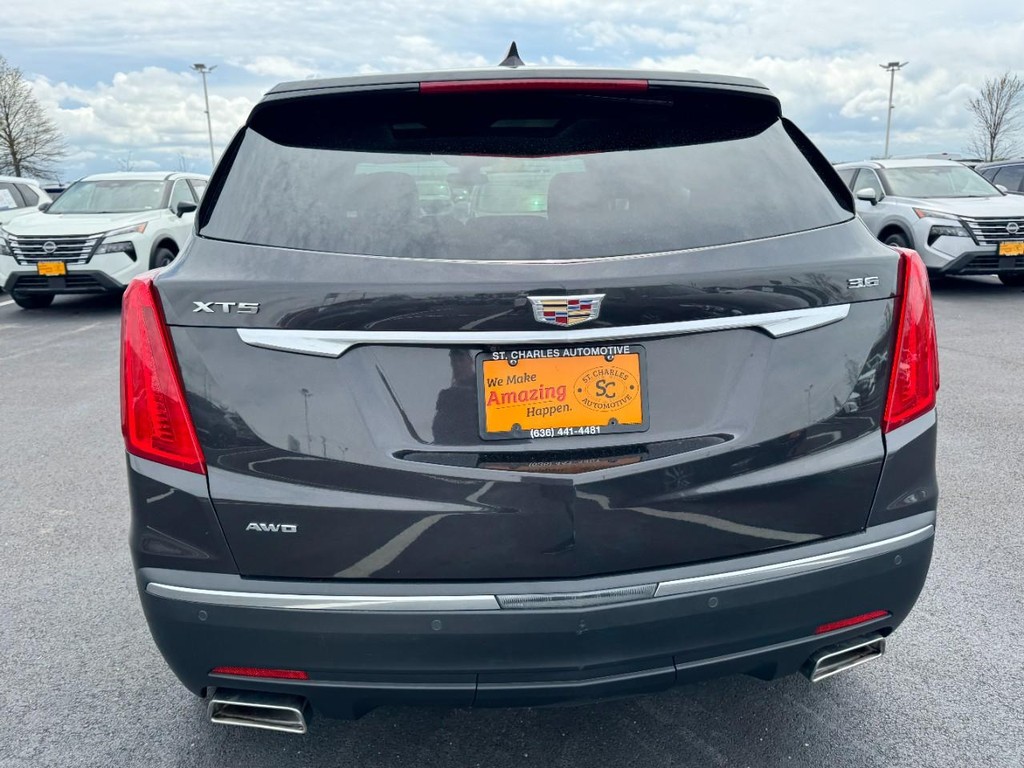 Cadillac XT5 Vehicle Full-screen Gallery Image 04