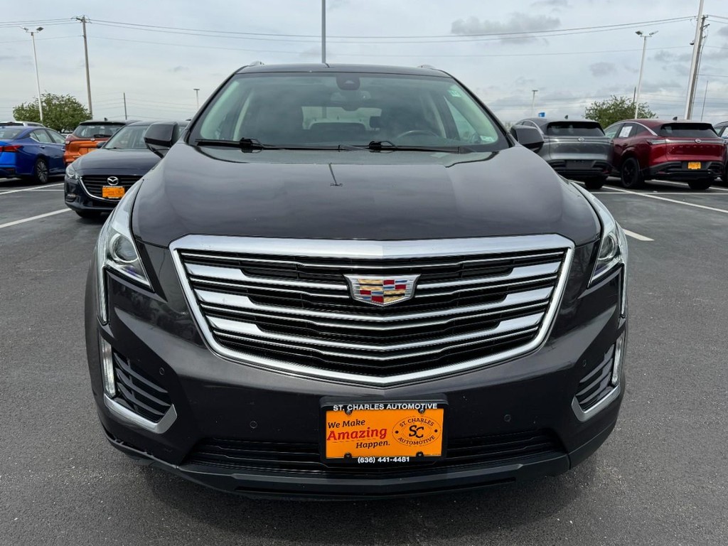 Cadillac XT5 Vehicle Full-screen Gallery Image 09