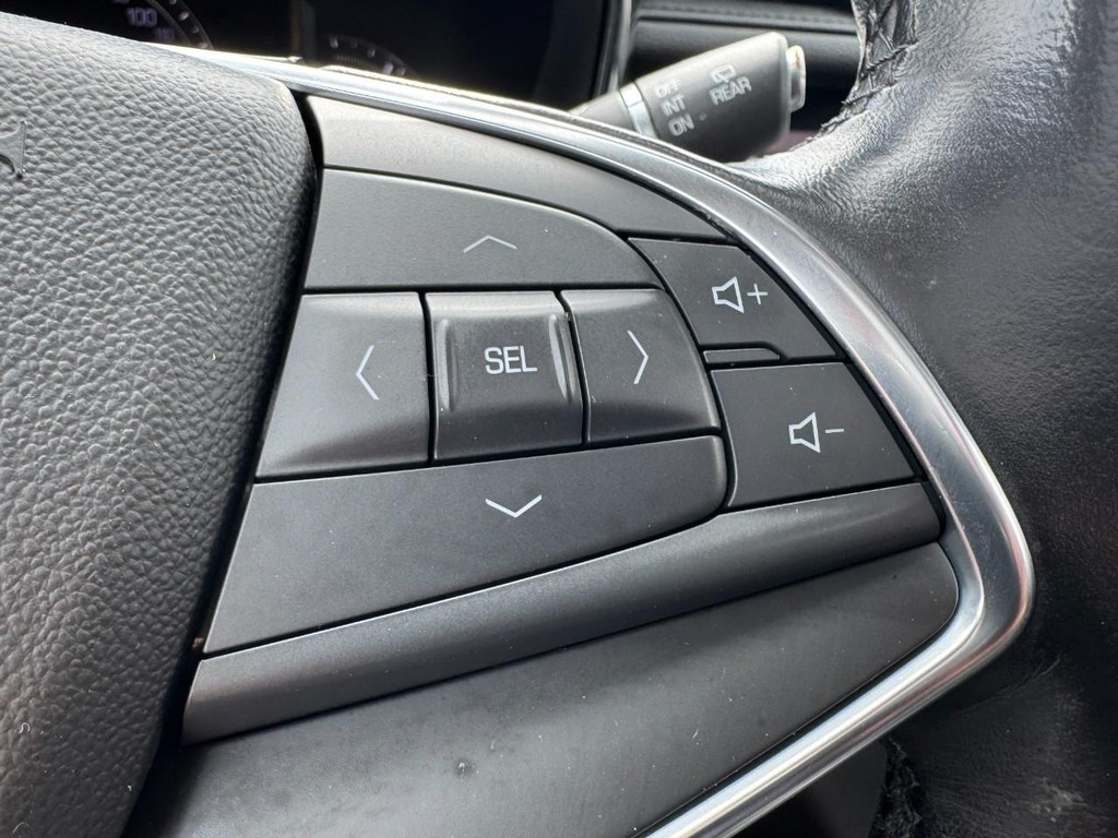 Cadillac XT5 Vehicle Full-screen Gallery Image 18