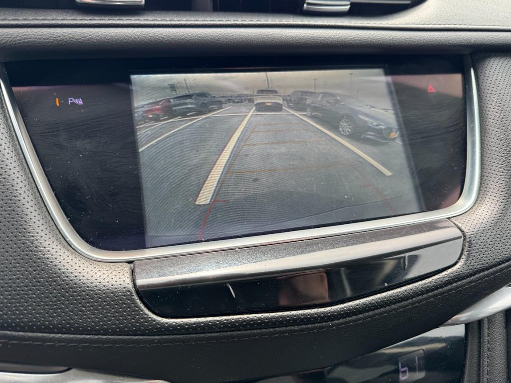 Cadillac XT5 Vehicle Full-screen Gallery Image 22