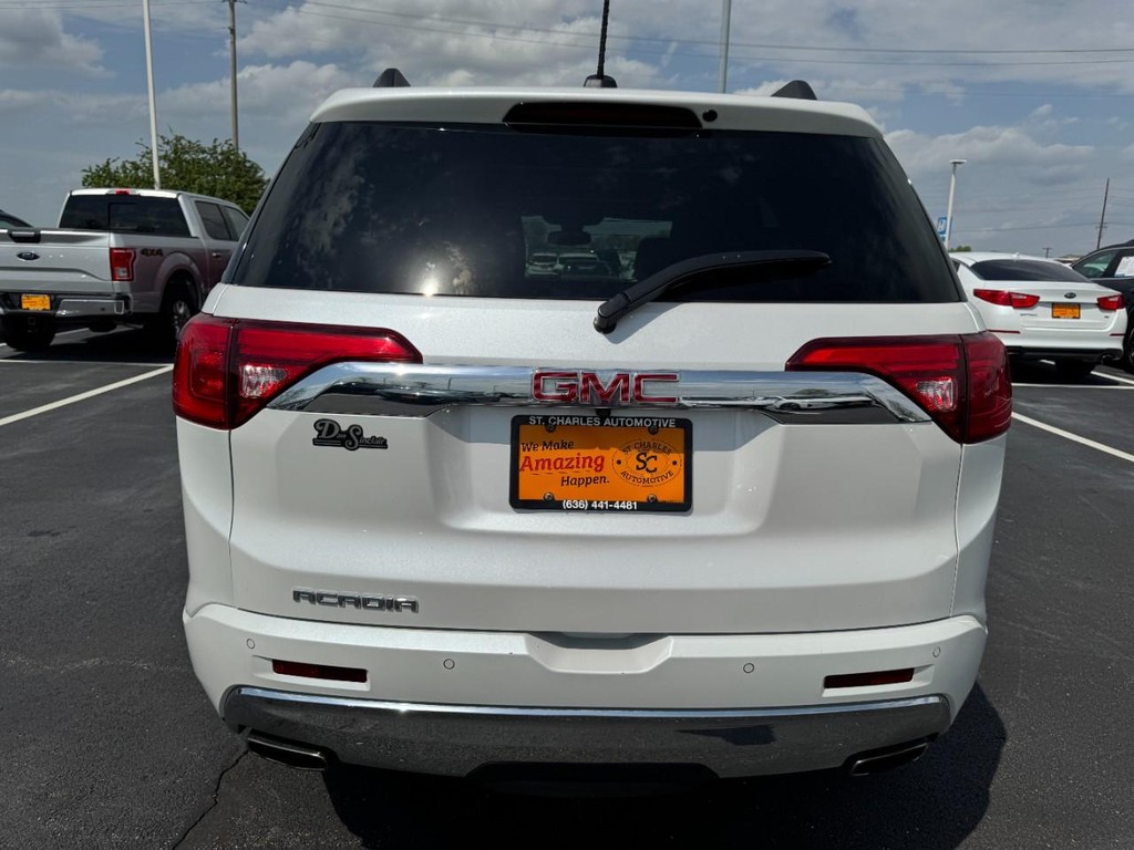 GMC Acadia Vehicle Full-screen Gallery Image 04