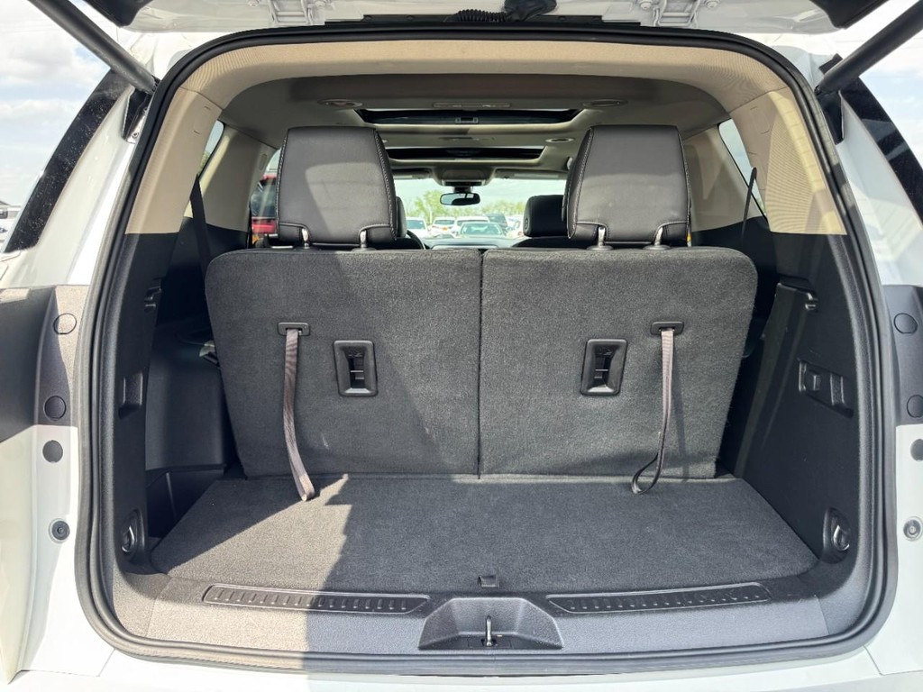 GMC Acadia Vehicle Full-screen Gallery Image 06