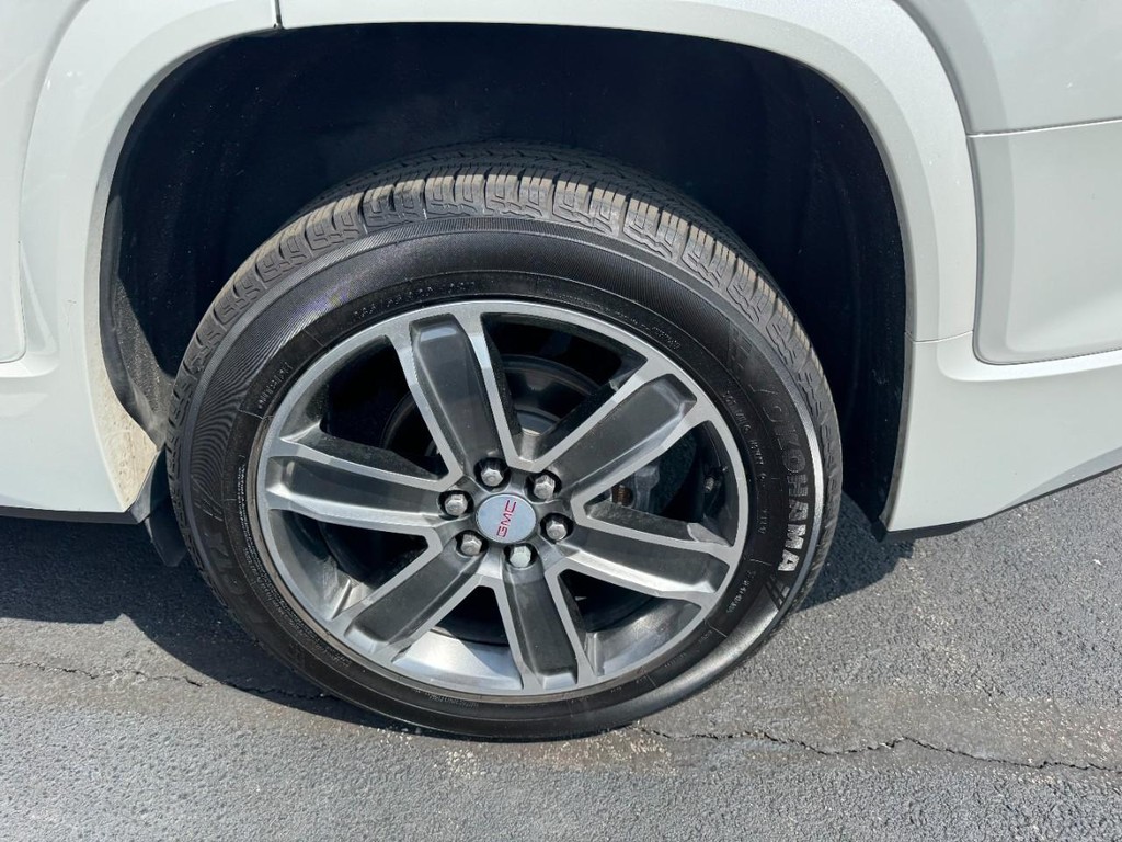 GMC Acadia Vehicle Full-screen Gallery Image 07