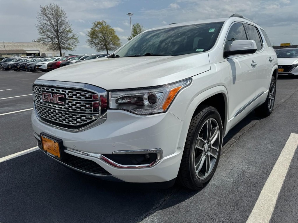 GMC Acadia Vehicle Full-screen Gallery Image 08