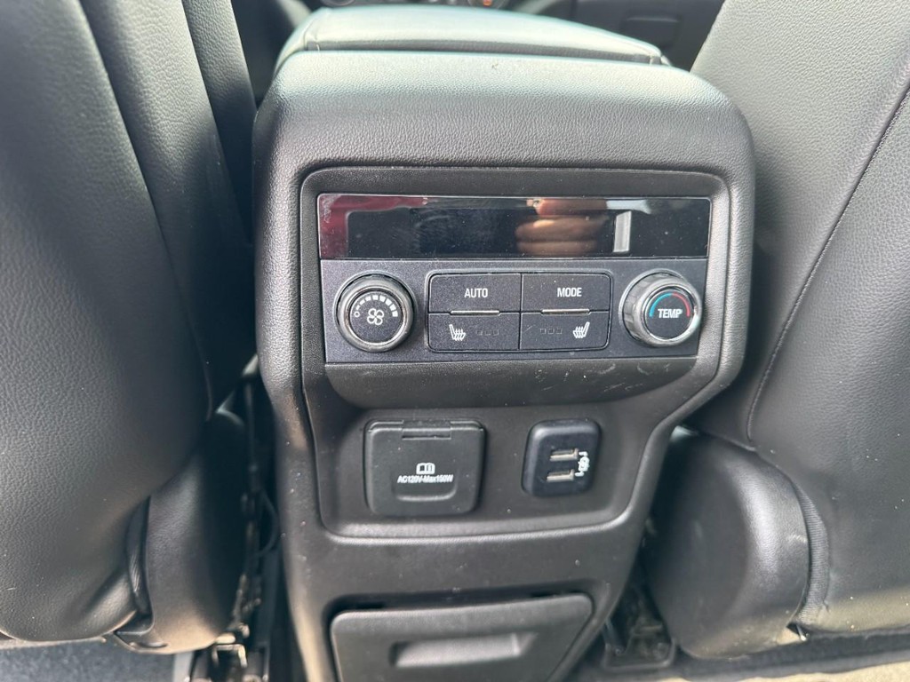 GMC Acadia Vehicle Full-screen Gallery Image 13