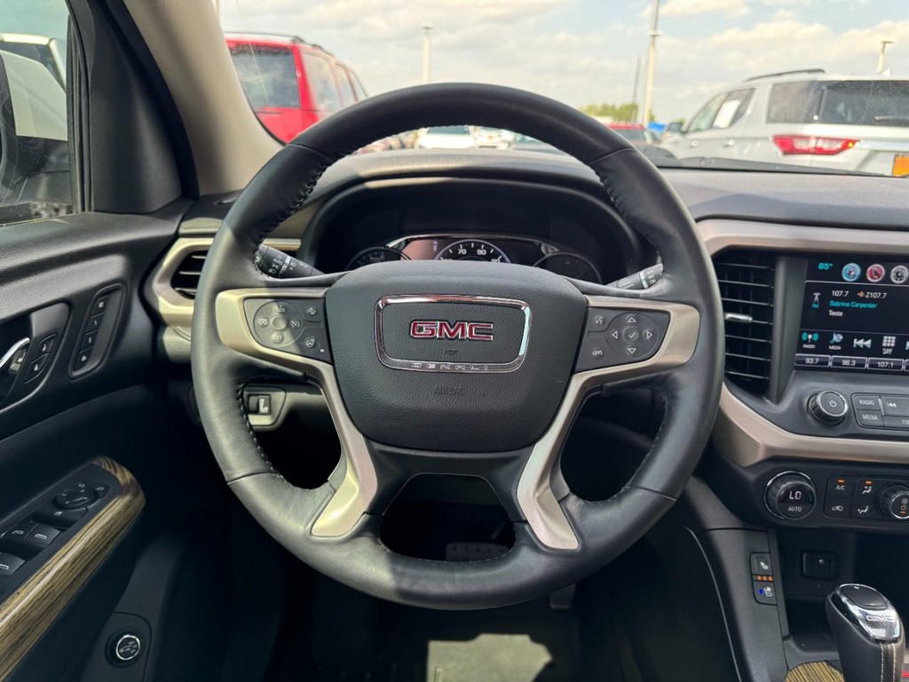 GMC Acadia Vehicle Full-screen Gallery Image 15