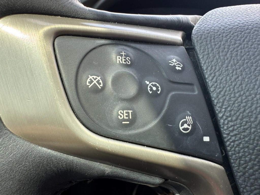 GMC Acadia Vehicle Full-screen Gallery Image 19