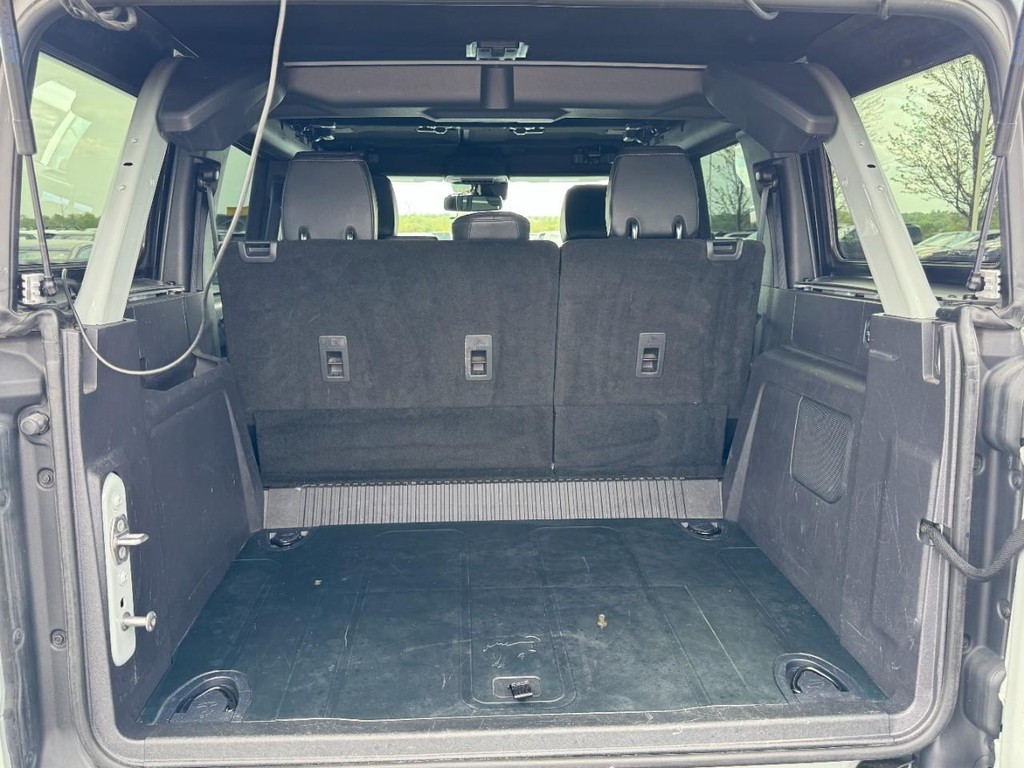 Ford Bronco Vehicle Full-screen Gallery Image 07