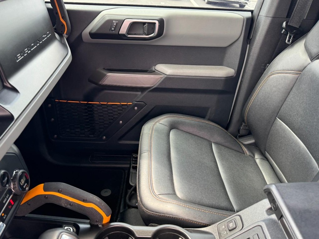 Ford Bronco Vehicle Full-screen Gallery Image 14