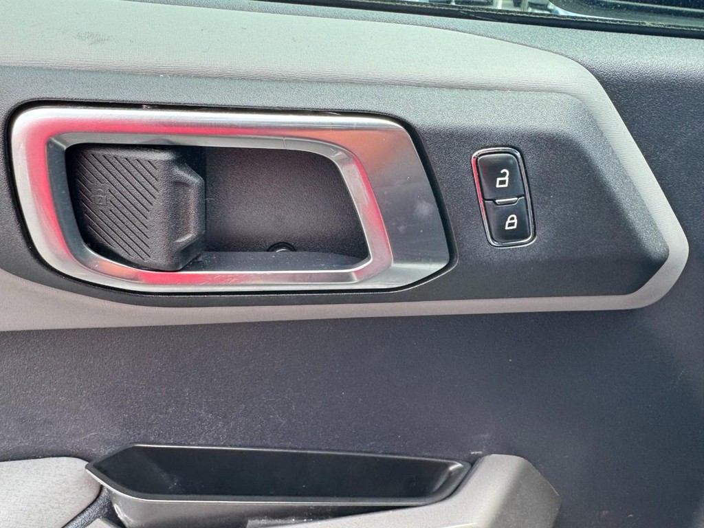 Ford Bronco Vehicle Full-screen Gallery Image 16