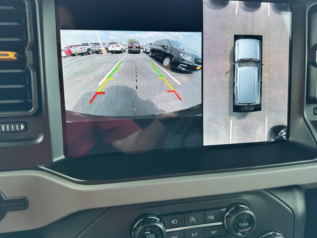 Ford Bronco Vehicle Full-screen Gallery Image 22