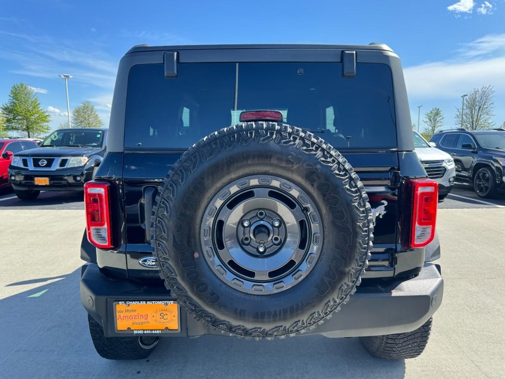 Ford Bronco Vehicle Full-screen Gallery Image 04