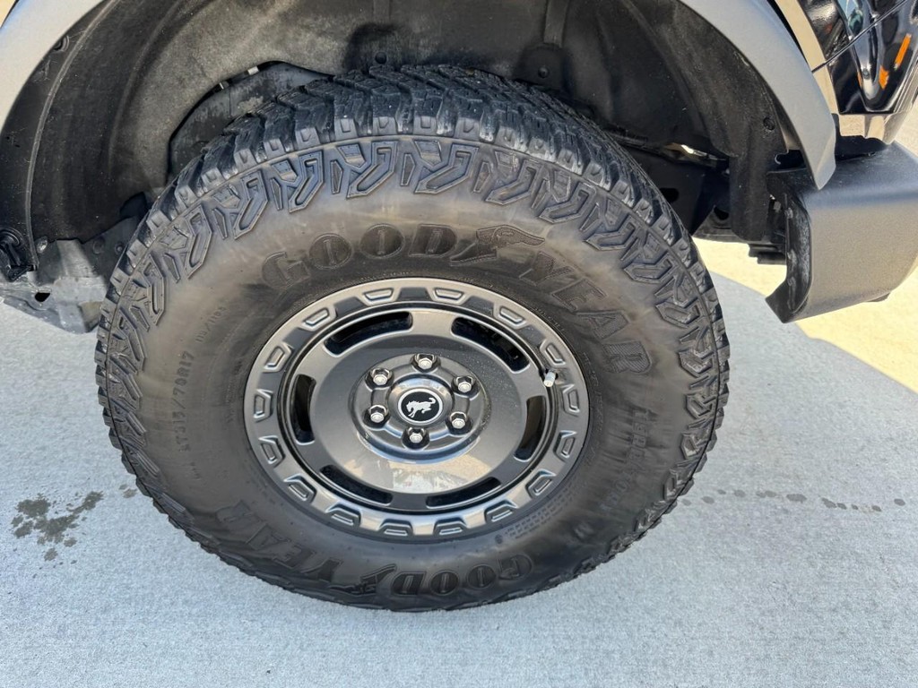 Ford Bronco Vehicle Full-screen Gallery Image 07