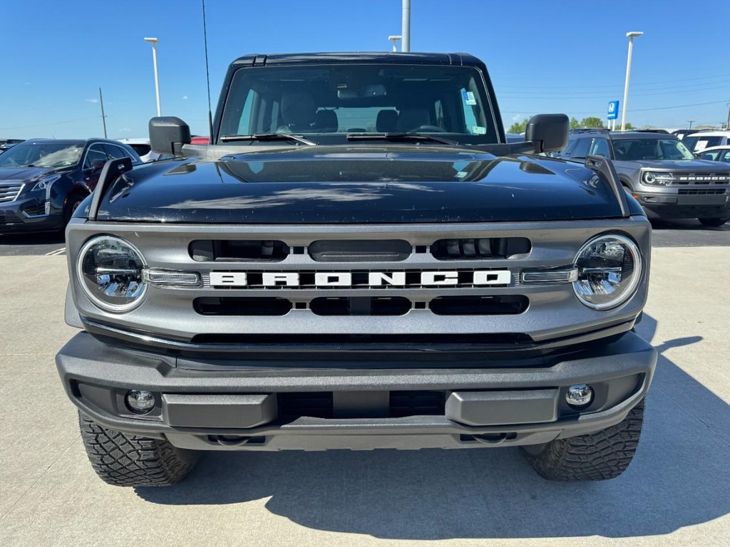 Ford Bronco Vehicle Full-screen Gallery Image 09