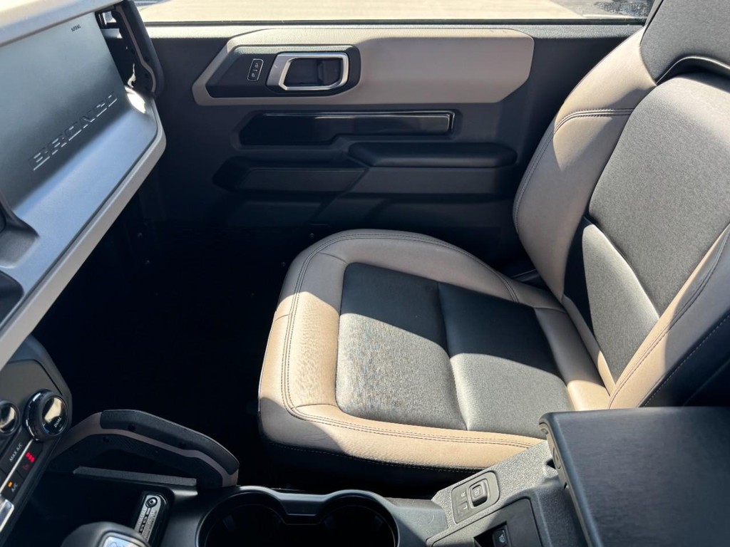 Ford Bronco Vehicle Full-screen Gallery Image 11