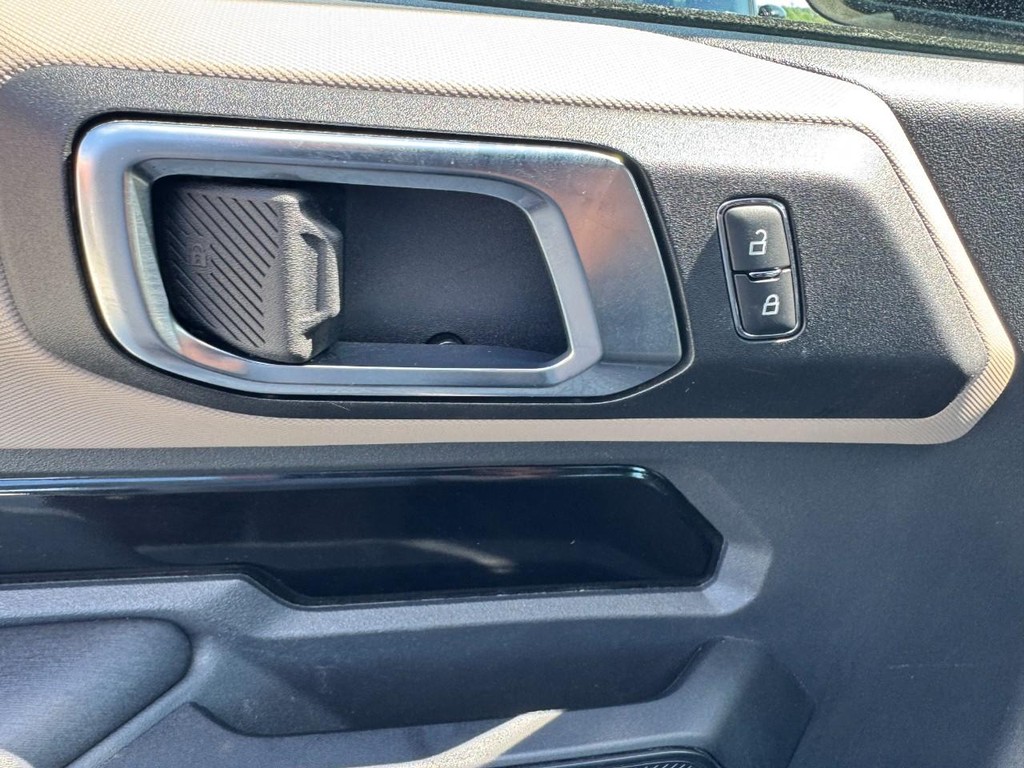 Ford Bronco Vehicle Full-screen Gallery Image 13