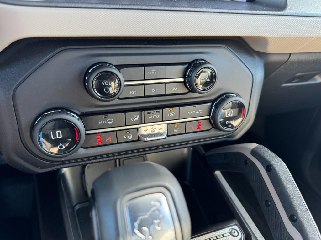 Ford Bronco Vehicle Full-screen Gallery Image 16