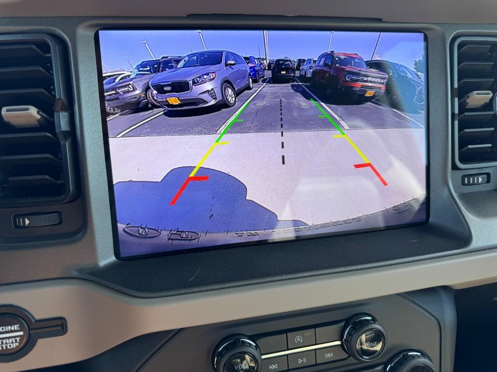 Ford Bronco Vehicle Full-screen Gallery Image 19