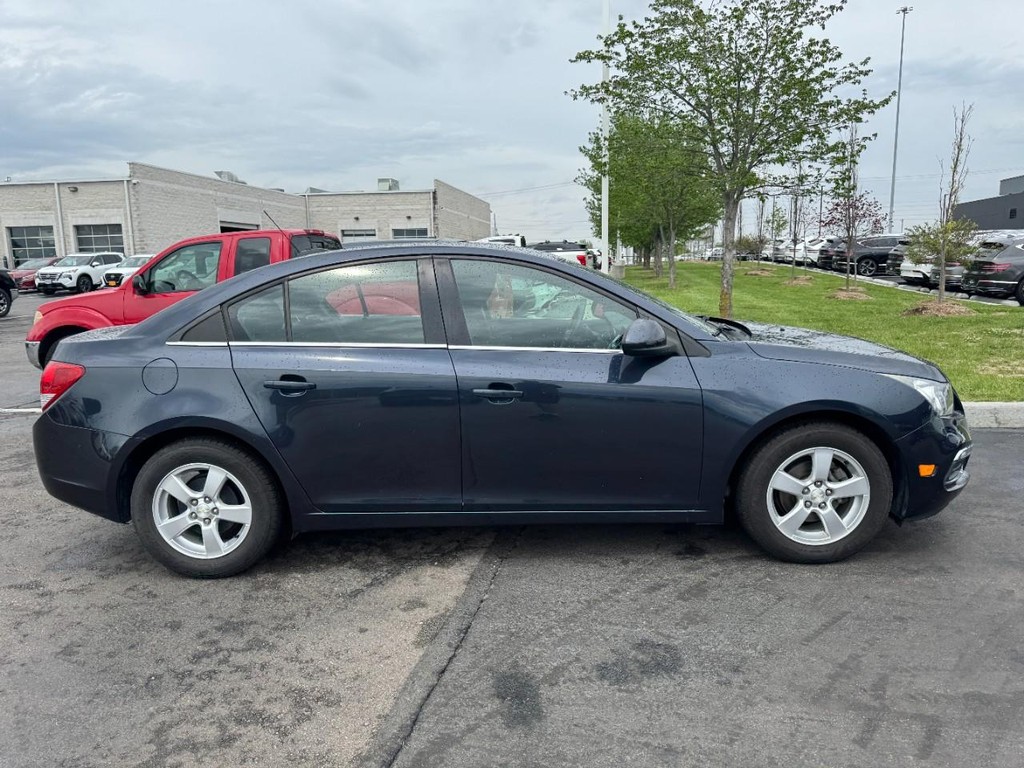 Chevrolet Cruze Vehicle Full-screen Gallery Image 02