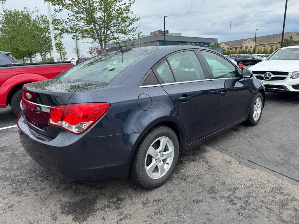 Chevrolet Cruze Vehicle Full-screen Gallery Image 03