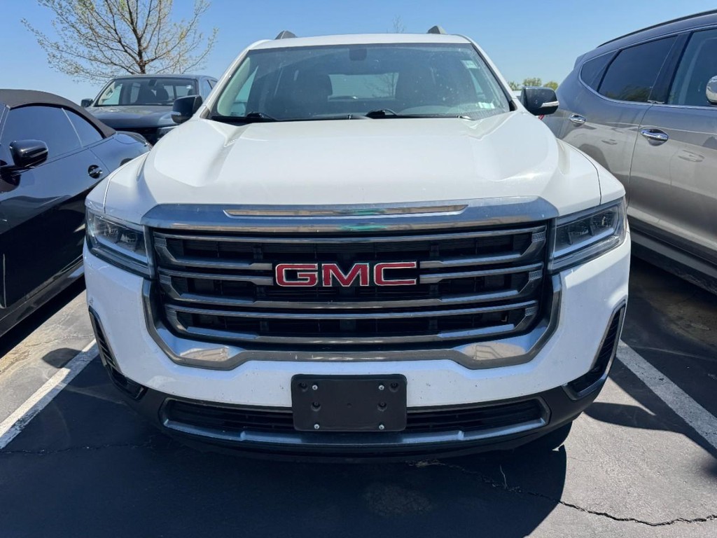 GMC Acadia Vehicle Full-screen Gallery Image 02