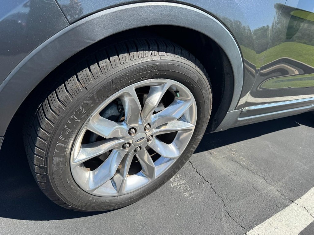 Ford Explorer Vehicle Full-screen Gallery Image 04