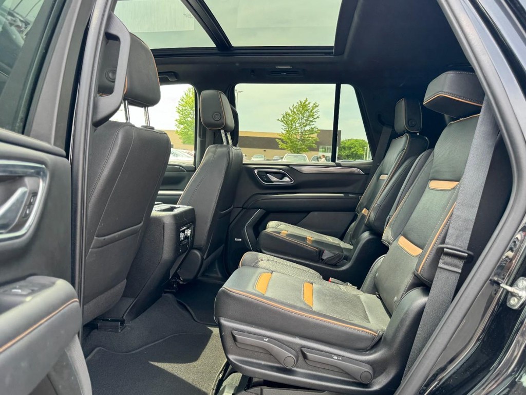 GMC Yukon Vehicle Full-screen Gallery Image 10
