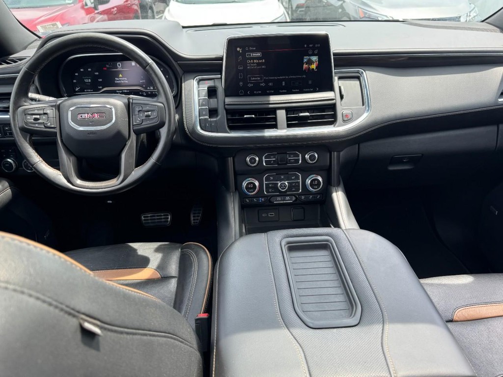 GMC Yukon Vehicle Full-screen Gallery Image 13