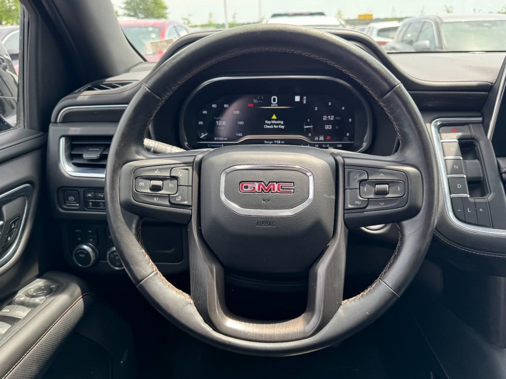 GMC Yukon Vehicle Full-screen Gallery Image 14