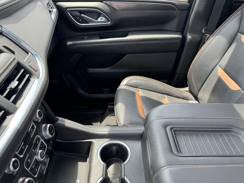 GMC Yukon Vehicle Full-screen Gallery Image 15