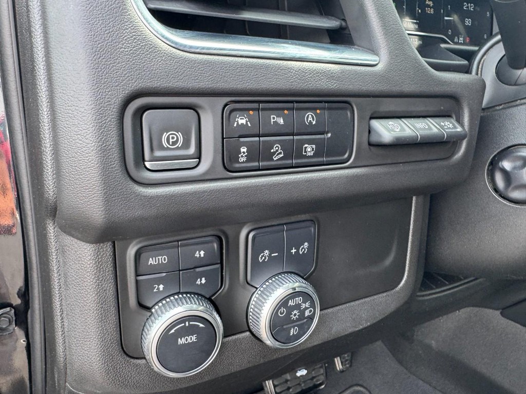 GMC Yukon Vehicle Full-screen Gallery Image 17