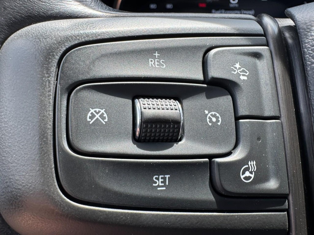 GMC Yukon Vehicle Full-screen Gallery Image 19