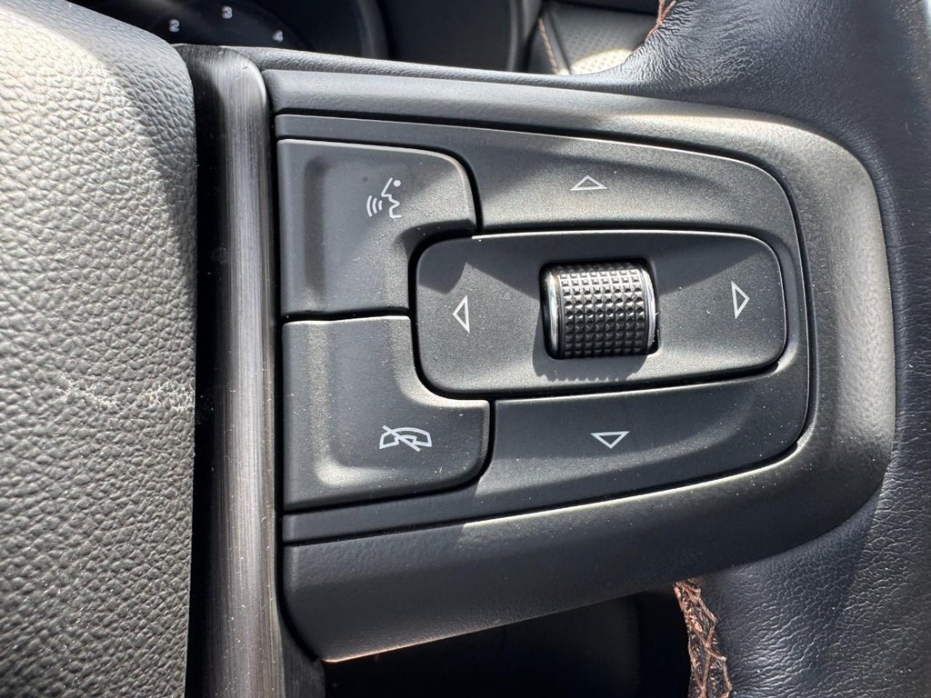 GMC Yukon Vehicle Full-screen Gallery Image 20