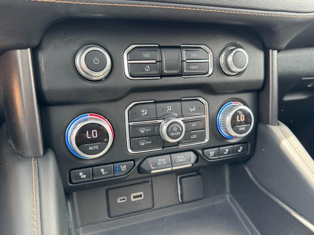 GMC Yukon Vehicle Full-screen Gallery Image 21