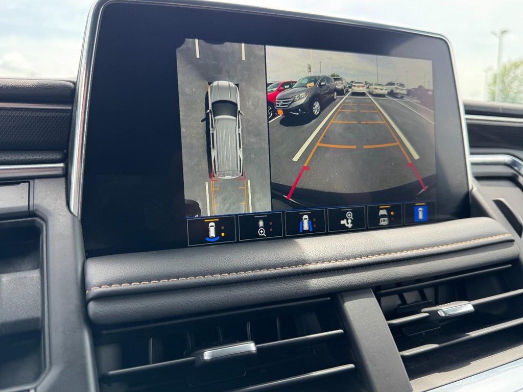 GMC Yukon Vehicle Full-screen Gallery Image 24
