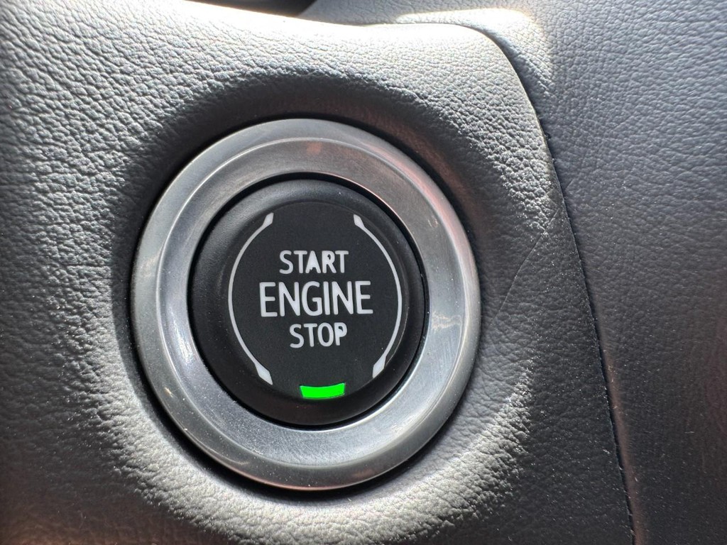GMC Yukon Vehicle Full-screen Gallery Image 25