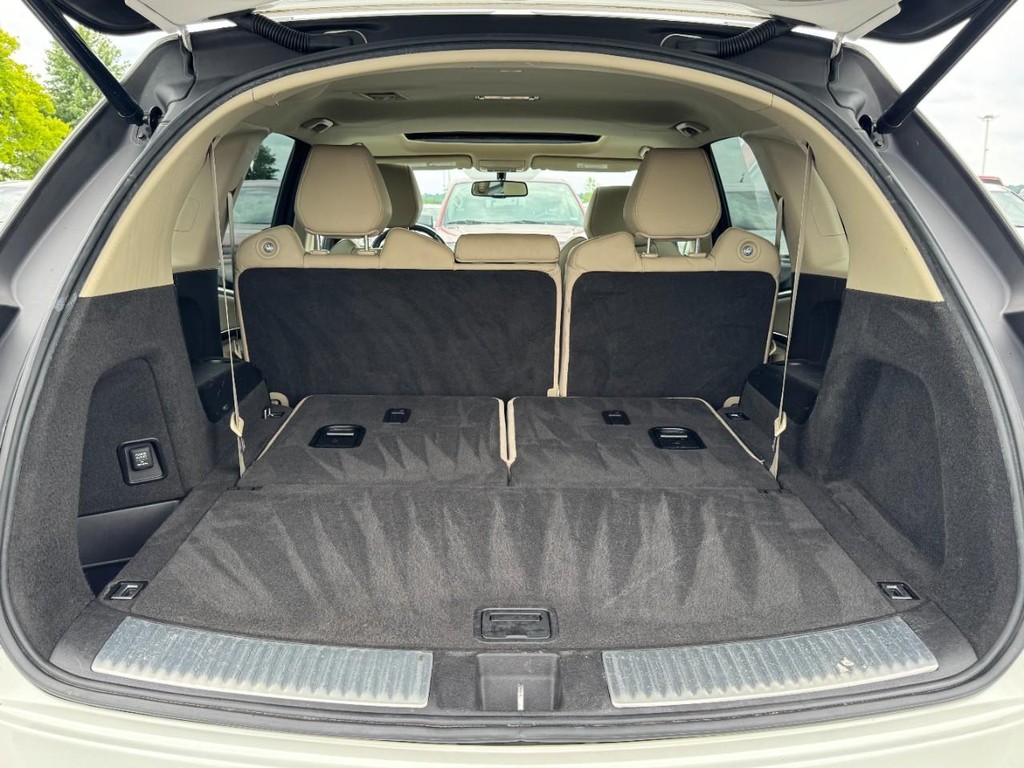 Acura MDX Vehicle Full-screen Gallery Image 06