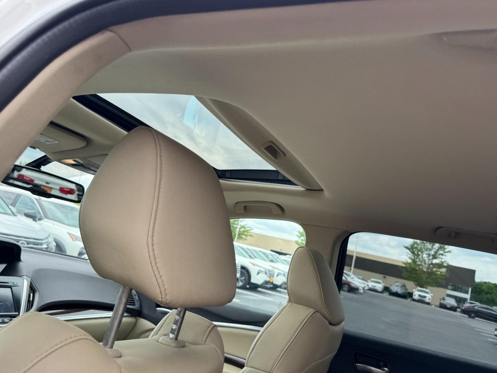 Acura MDX Vehicle Full-screen Gallery Image 11