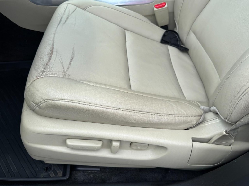Acura MDX Vehicle Full-screen Gallery Image 16