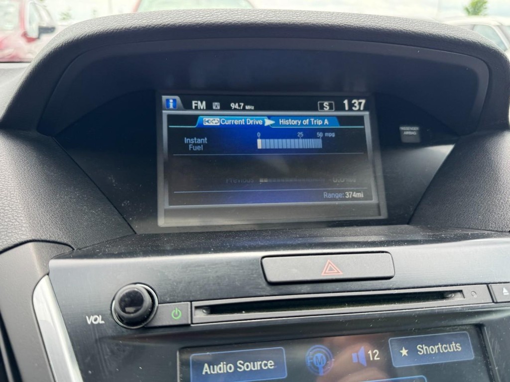 Acura MDX Vehicle Full-screen Gallery Image 21