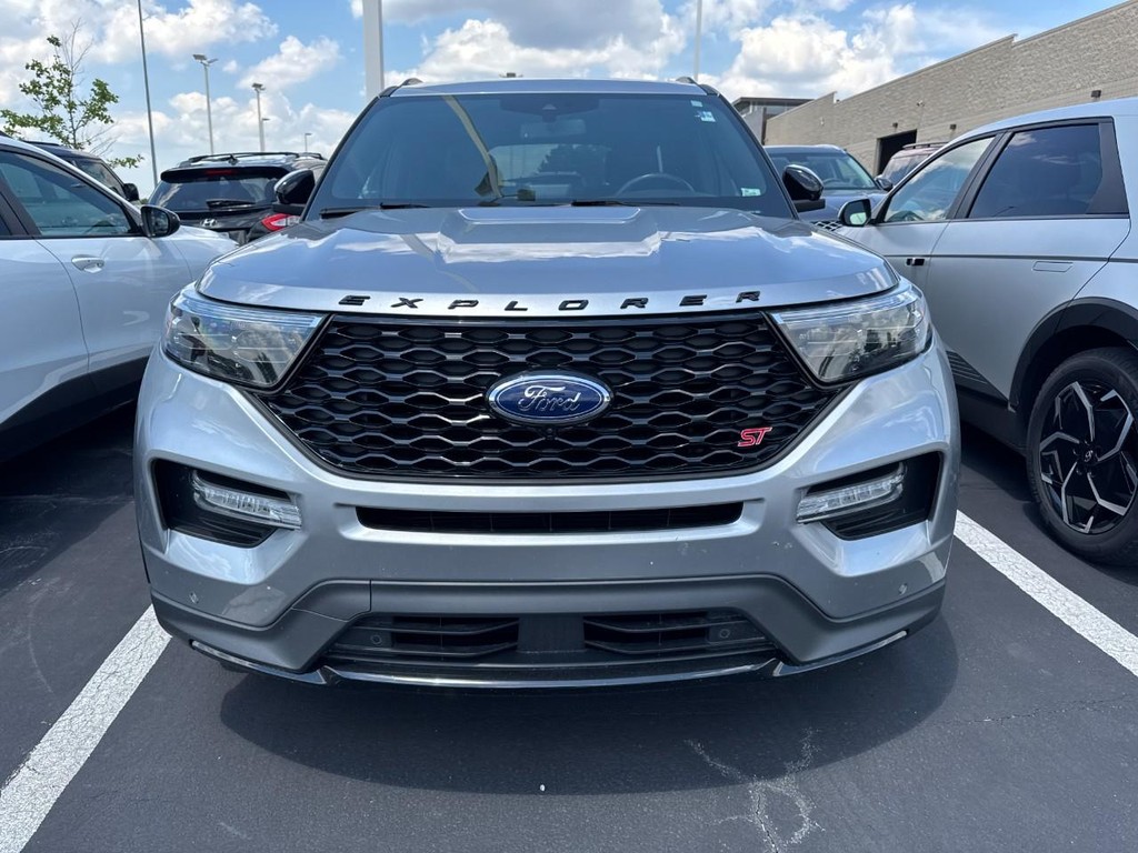 Ford Explorer Vehicle Full-screen Gallery Image 02
