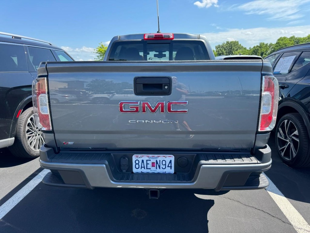 GMC Canyon Vehicle Full-screen Gallery Image 03