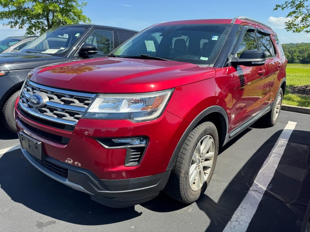 Ford Explorer Vehicle Full-screen Gallery Image 03