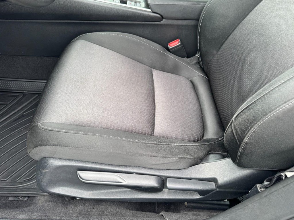 Honda Accord Hybrid Vehicle Full-screen Gallery Image 14
