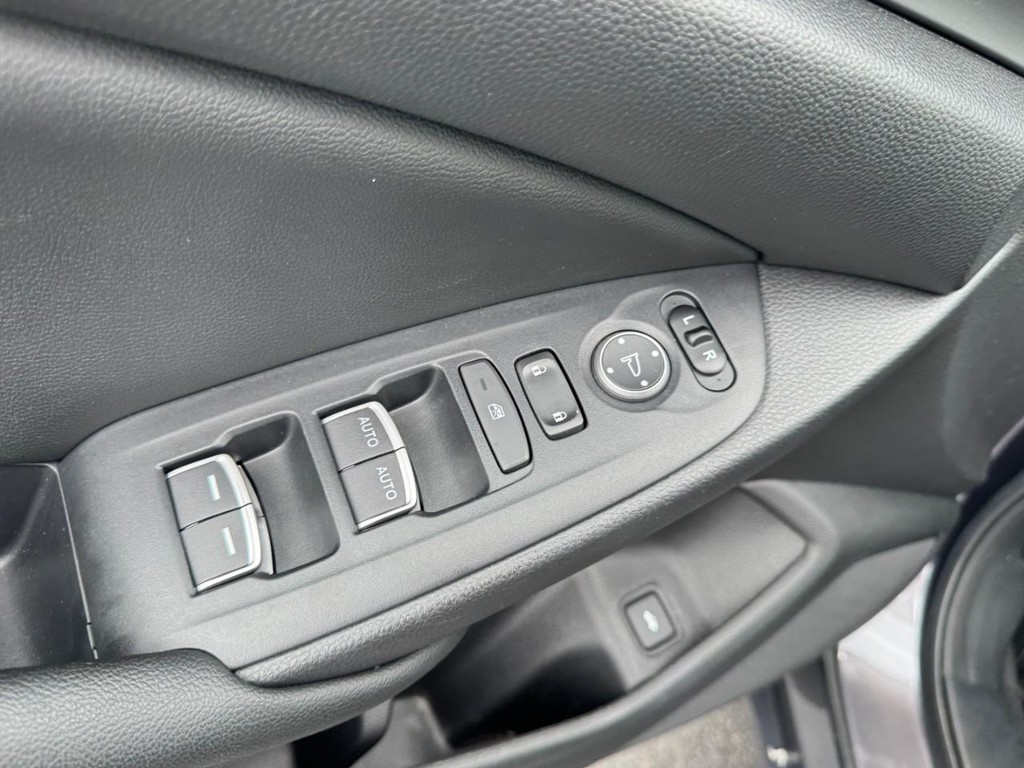 Honda Accord Hybrid Vehicle Full-screen Gallery Image 15