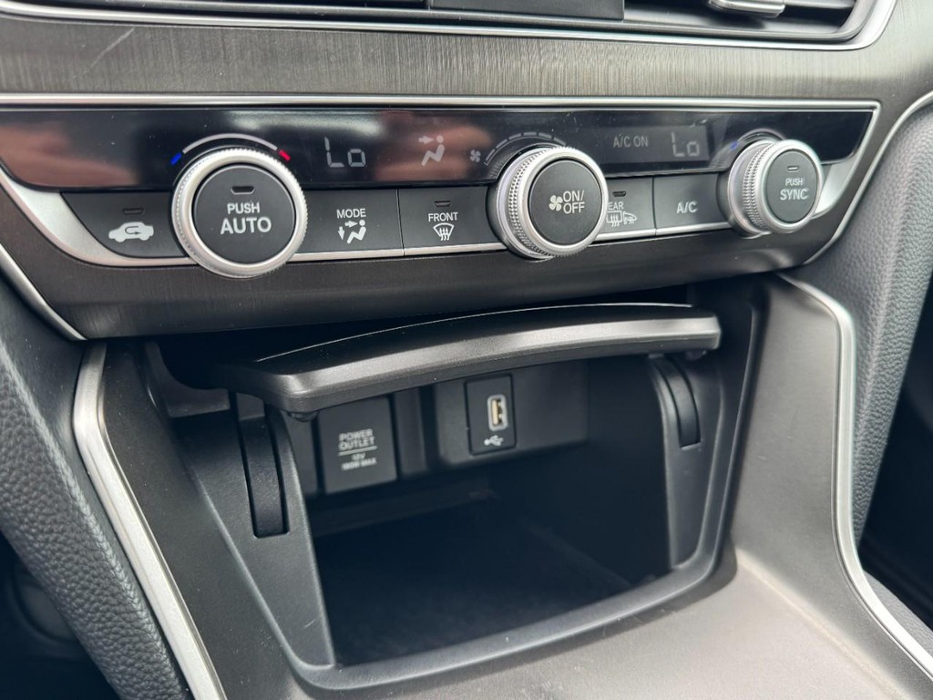 Honda Accord Hybrid Vehicle Full-screen Gallery Image 18